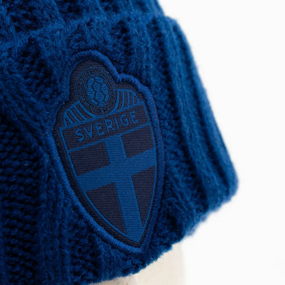 Stickad mössa med uppvik marinblå